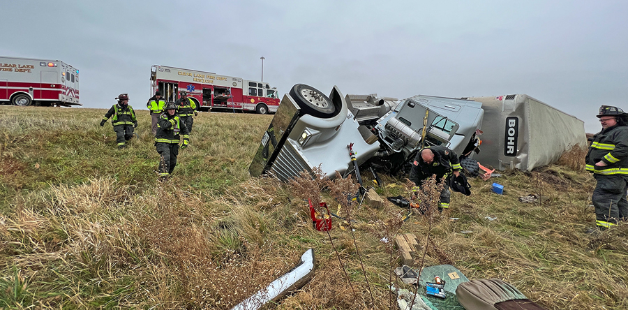 Semi carrying hogs overturns