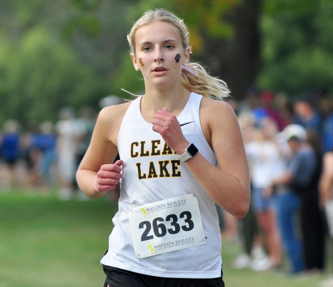 Lion cross country competes at Wartburg