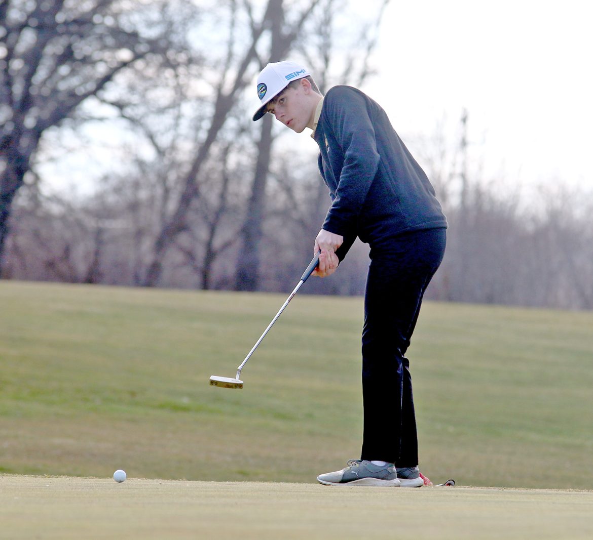 Lion golfers finish first against New Hampton