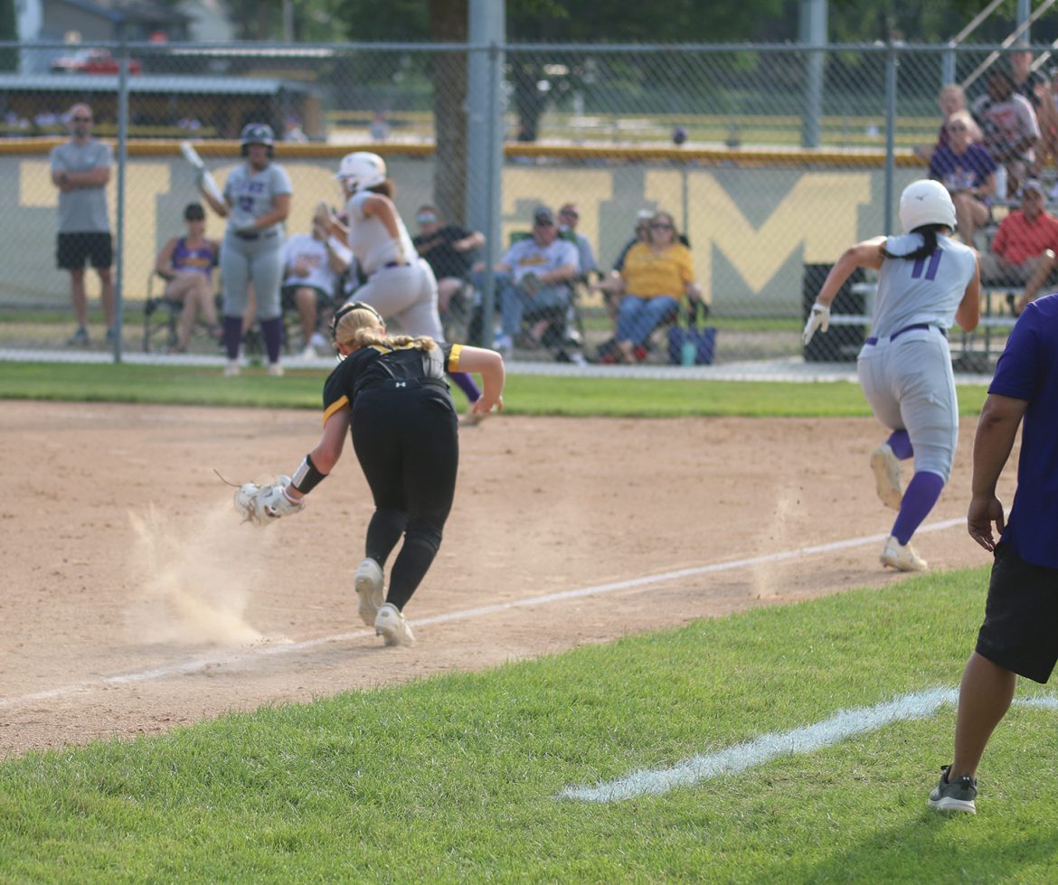 Junior Varsity softball splits games