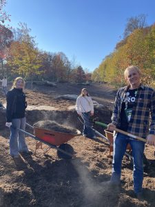 Iowa 4-H members engage in community service. They helped with environmental cleanup and other outdoor tasks with the gardening department at the historic Oakland Cemetery for their new visitor center. (Photo courtesy of ISU)