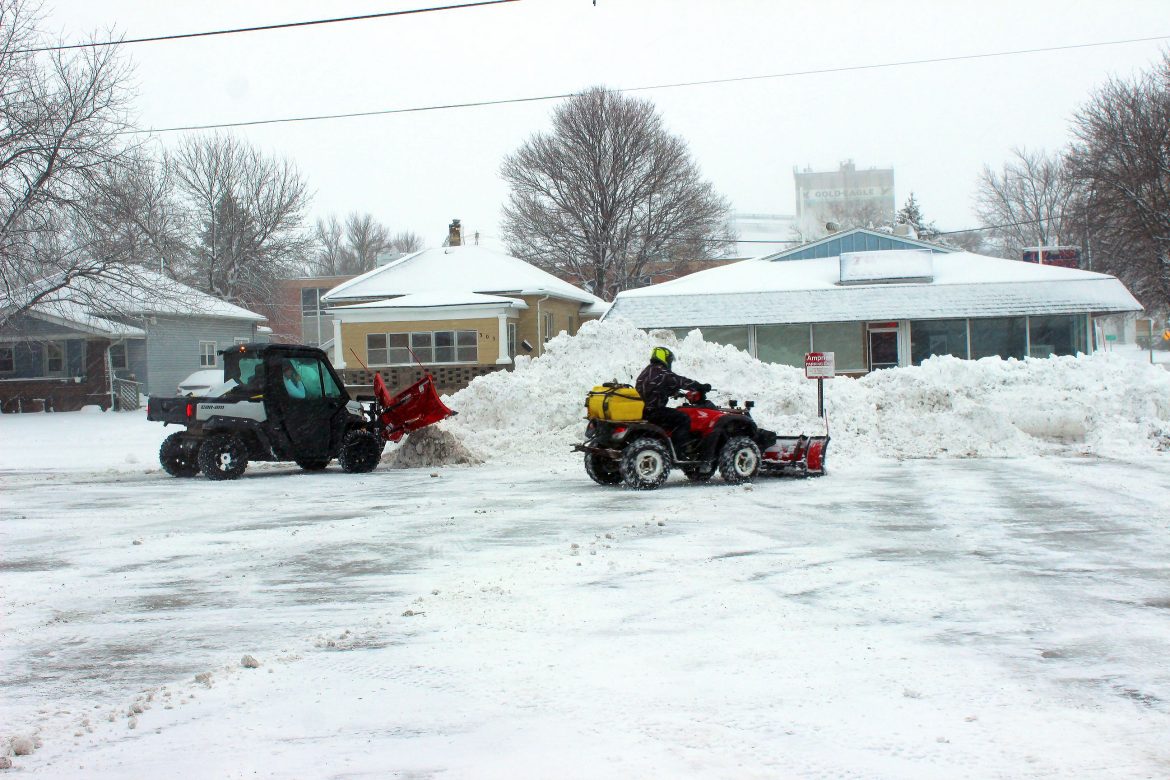 Heavy snow blankets Eagle Grove as residents “hunker down”