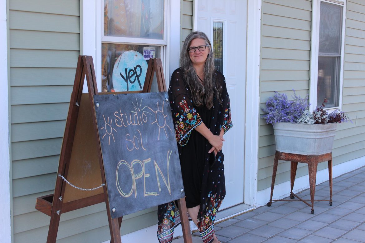 Art gallery, maker space and wine bar opens in Eagle Grove to standing room only crowd