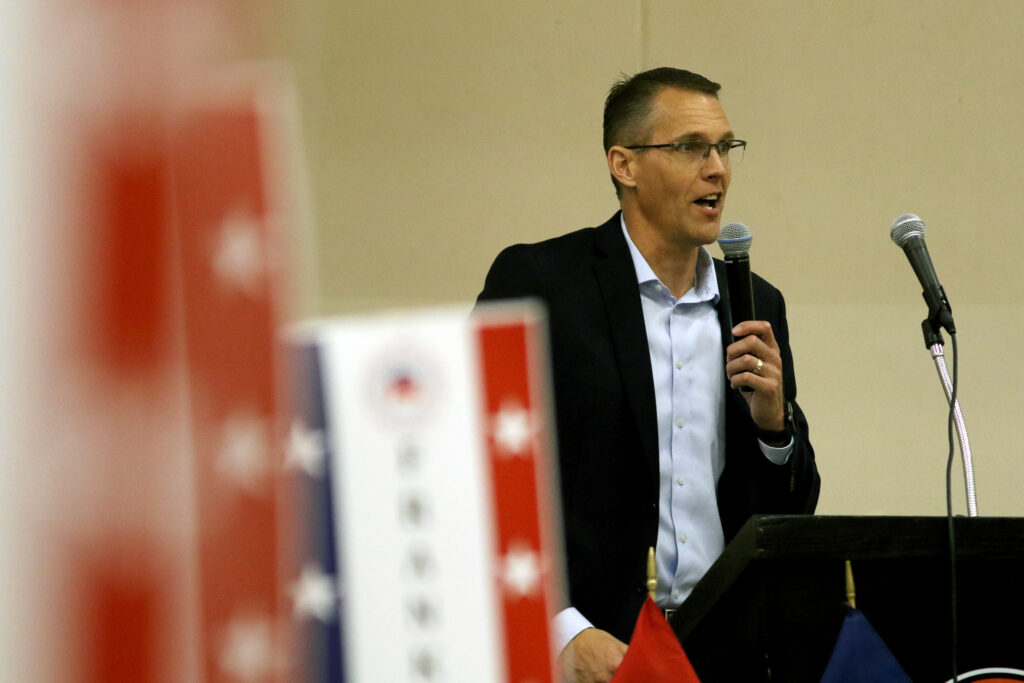 Feenstra wins reelection in Iowa’s 4th District