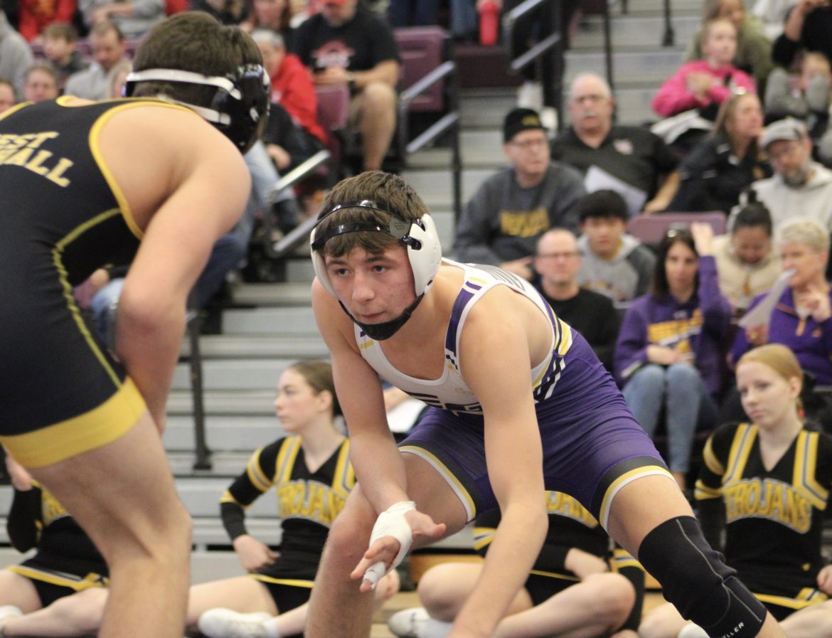 Boys wrestlers dazzle at district tournament