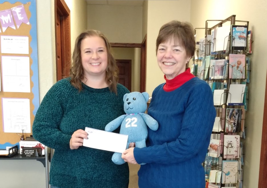 Eagle Grove Mama Cats donate to Reading Buddies Program