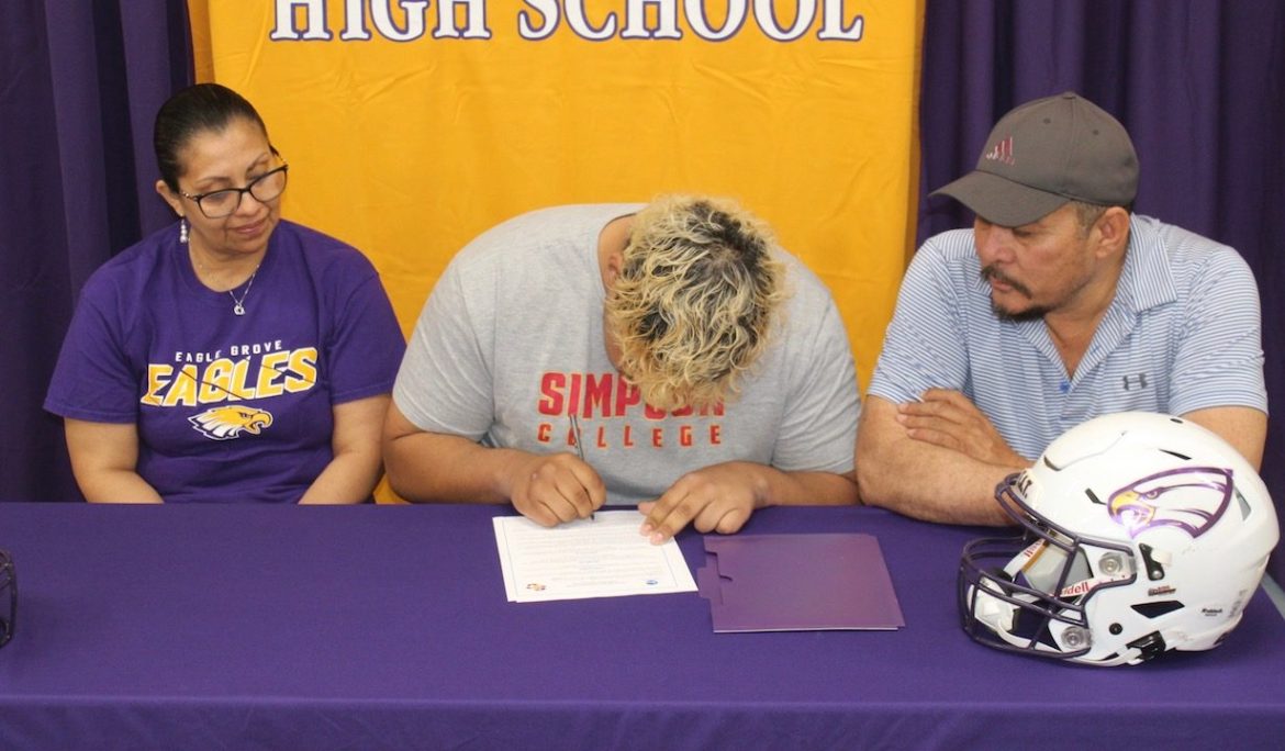 Baez Signs With Storm
