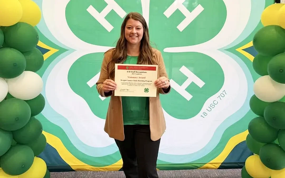 Wright County Hatching Program Wins Visionary Award for Roberts
