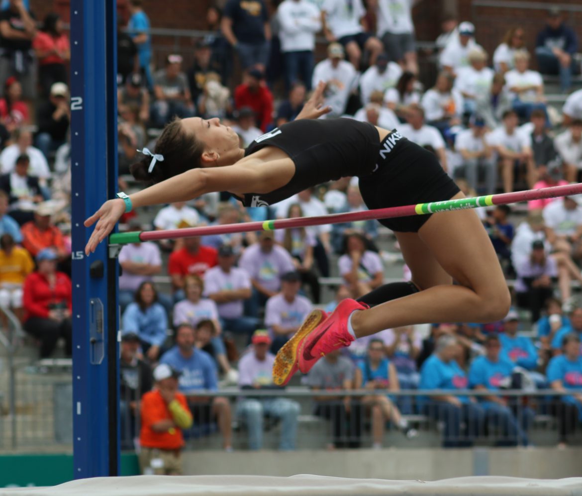 English Valleys, Pekin boys relay teams place in top-5