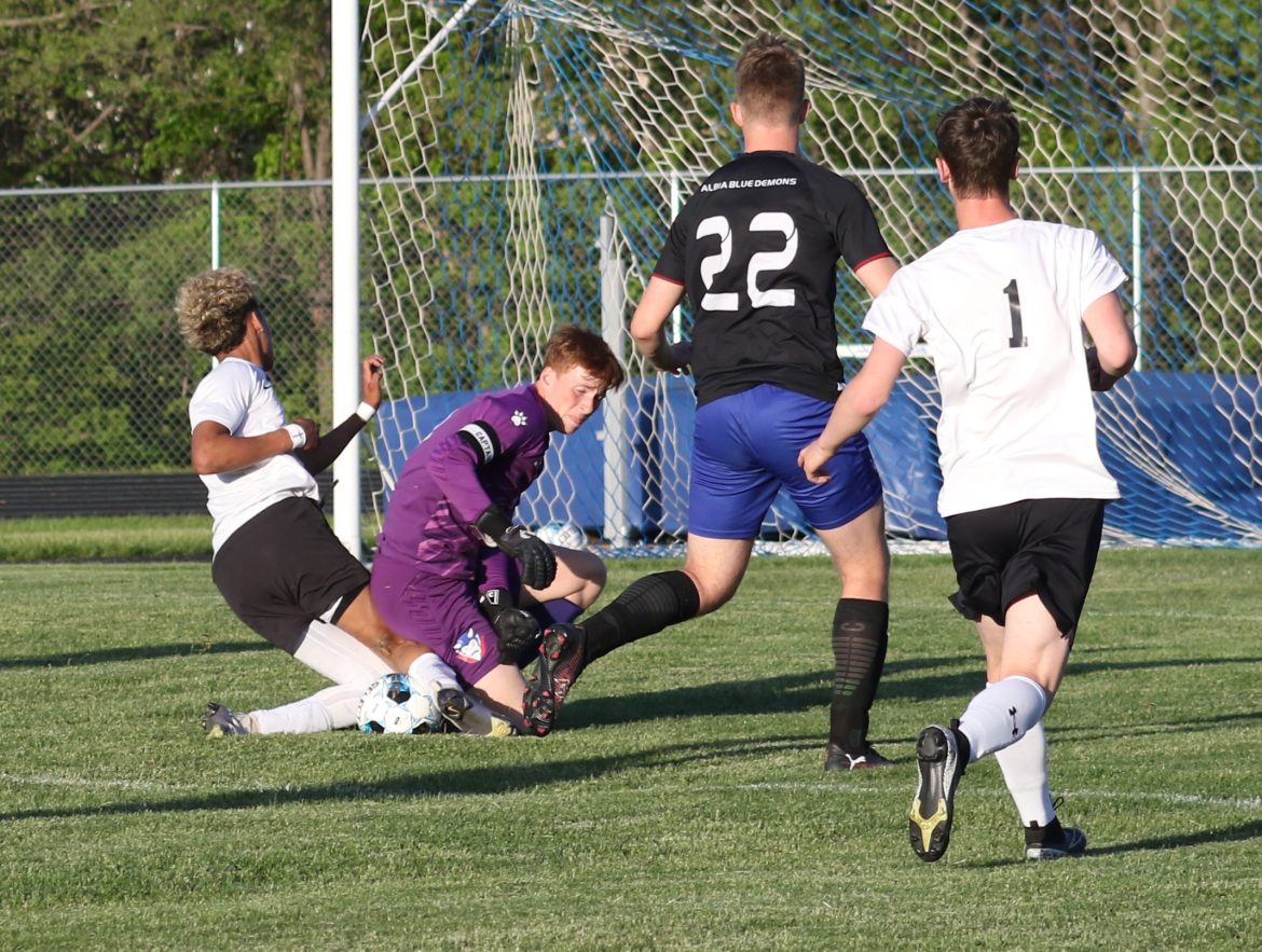 Sigourney-Keota falls in battle against Albia