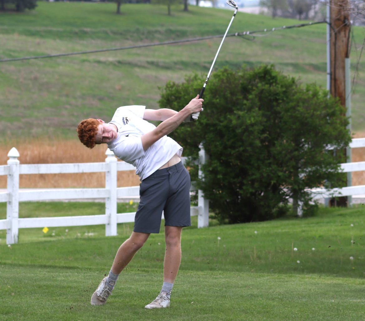 Sigourney wins conference triangular, finishes 8th at Oskaloosa invite