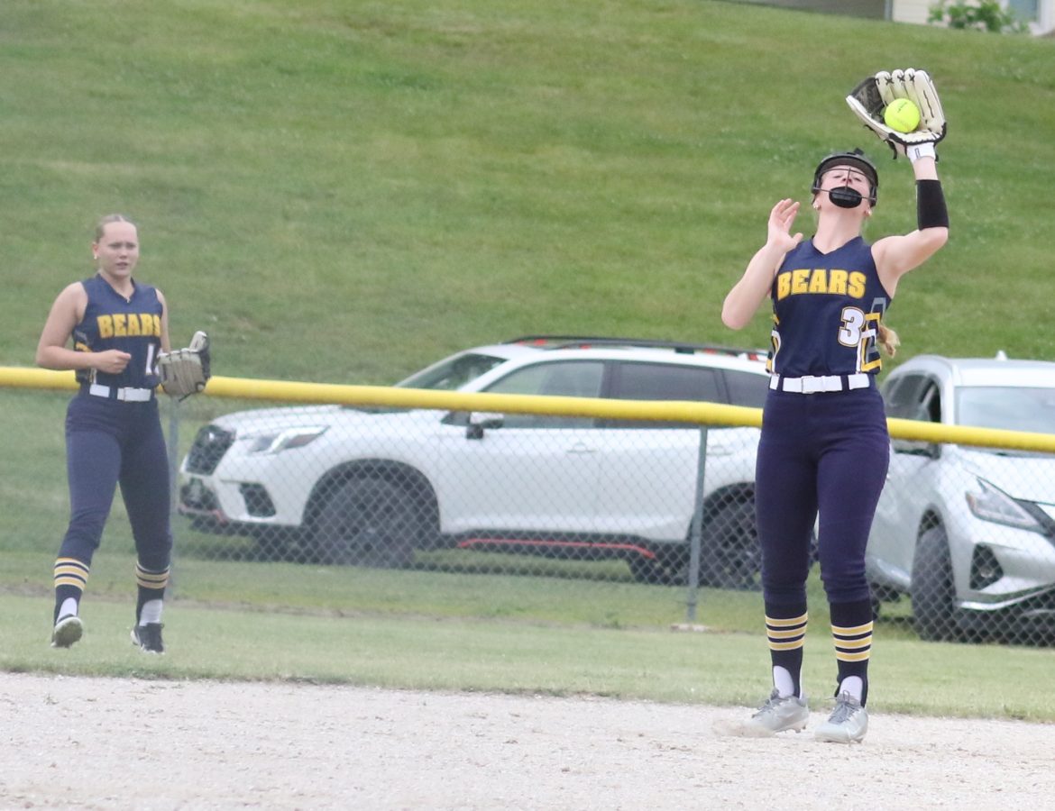 Bears pick up two wins English Valleys softball wins two lopsided games, falls narrowly in final game of the week