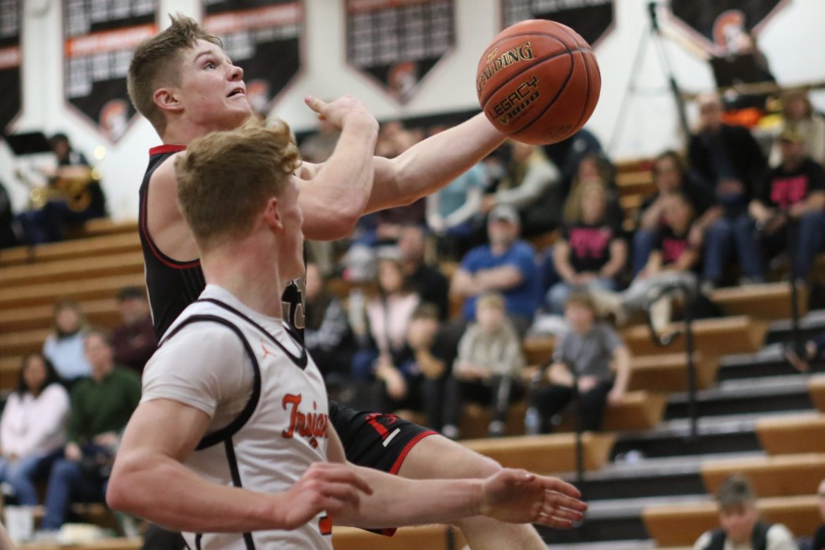 Pekin boys basketball picks up wins over WACO, Fairfield