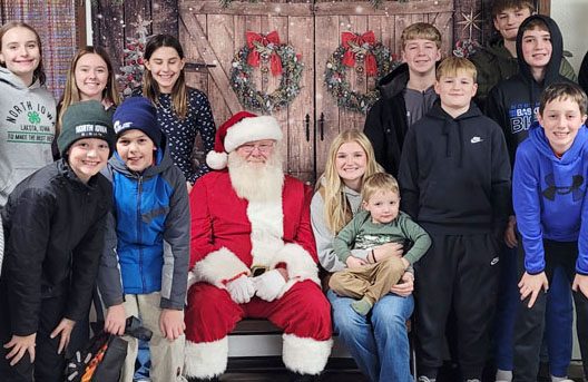 4-H’ers help to usher in the holidays