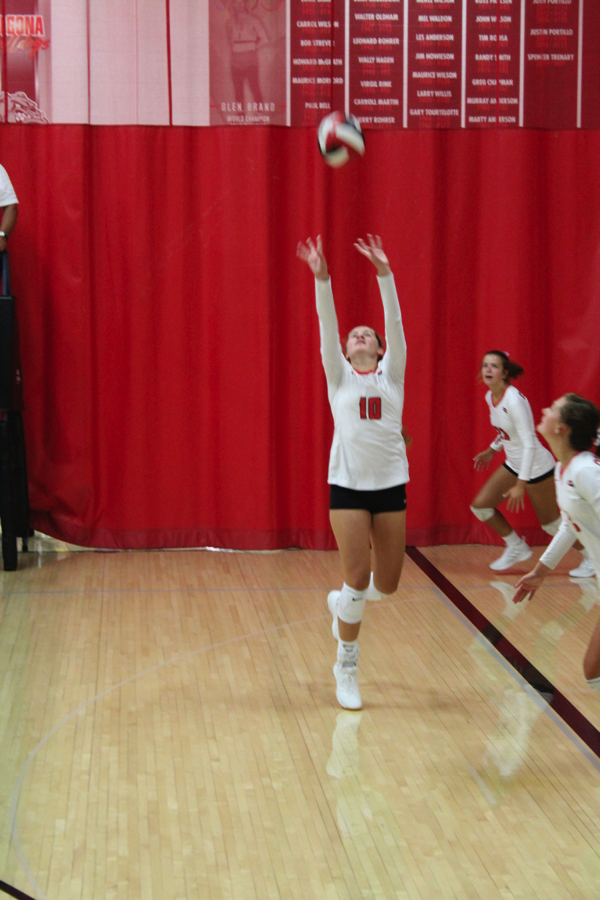 Cowgirls volleyball defeats Gaels on the road