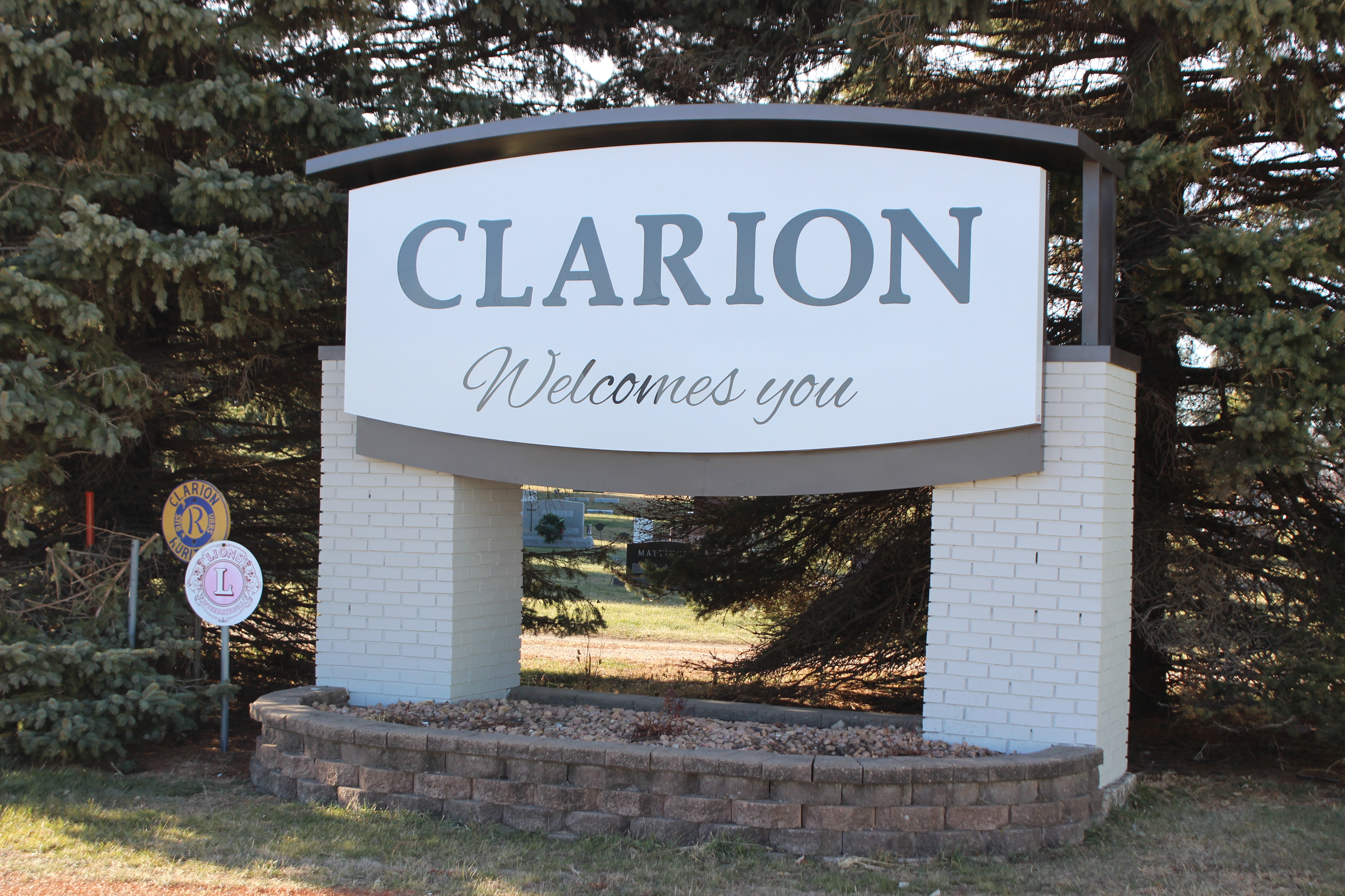 New signs welcome you to Clarion!