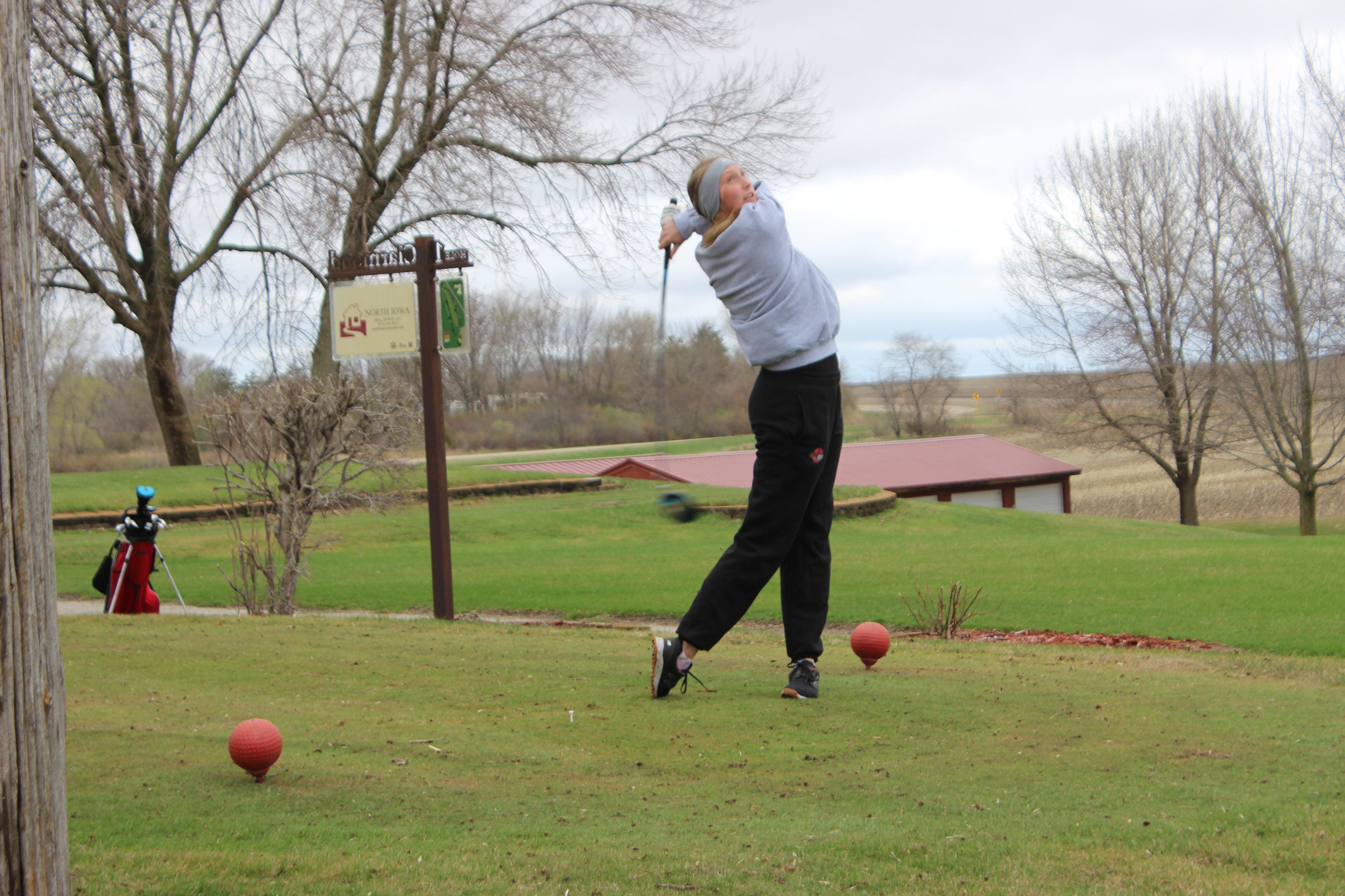 Cowgirl golfers hit the links for new season