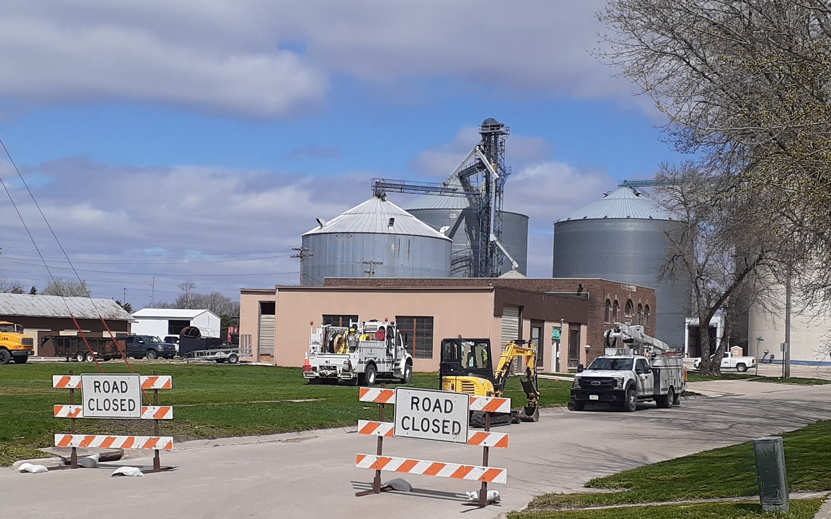 One vehicle accident on Madison Ave in Clarion leads to gas leak Tuesday