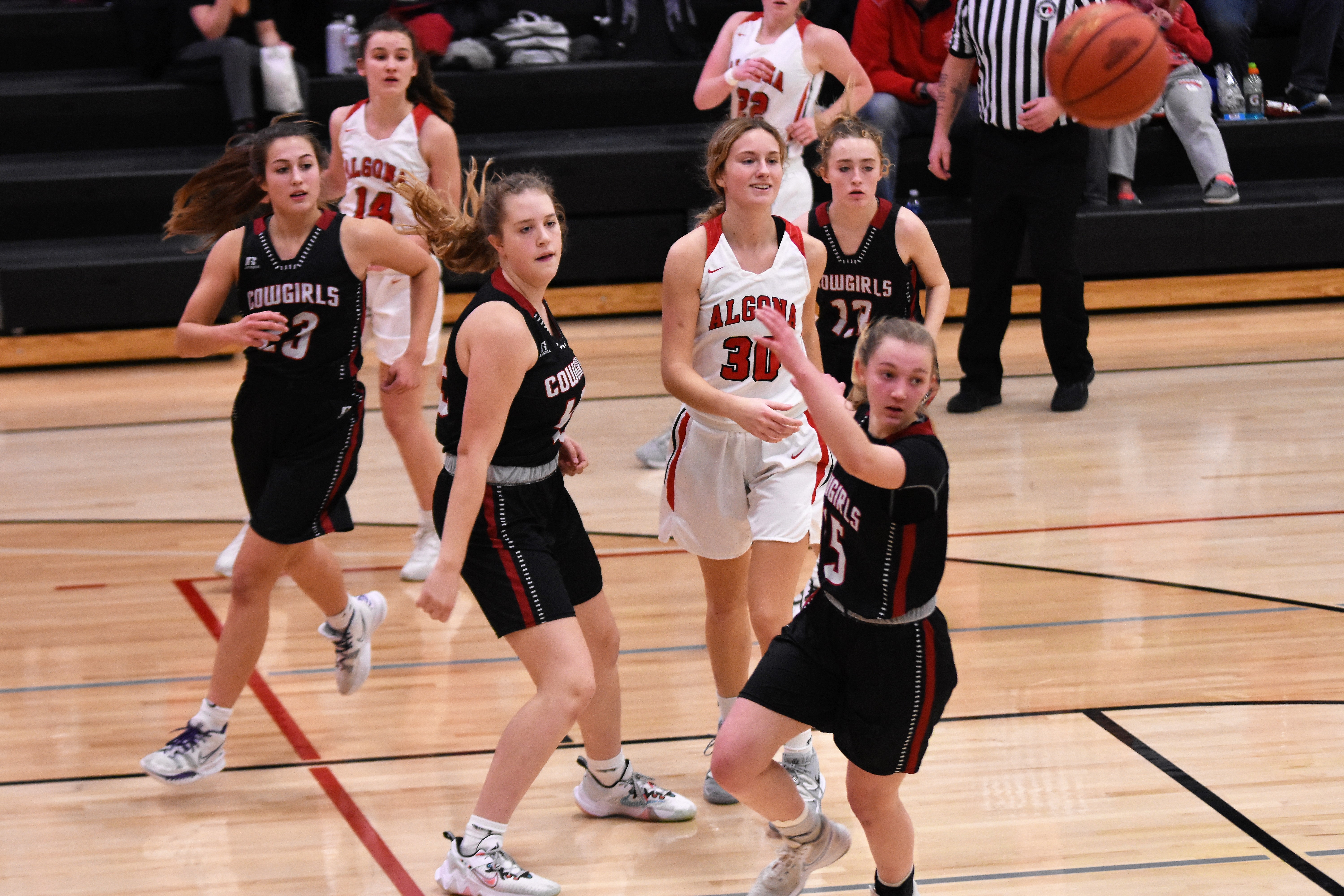 Cowgirls fall 4-4 after 50-31 loss to Algona Bulldogs