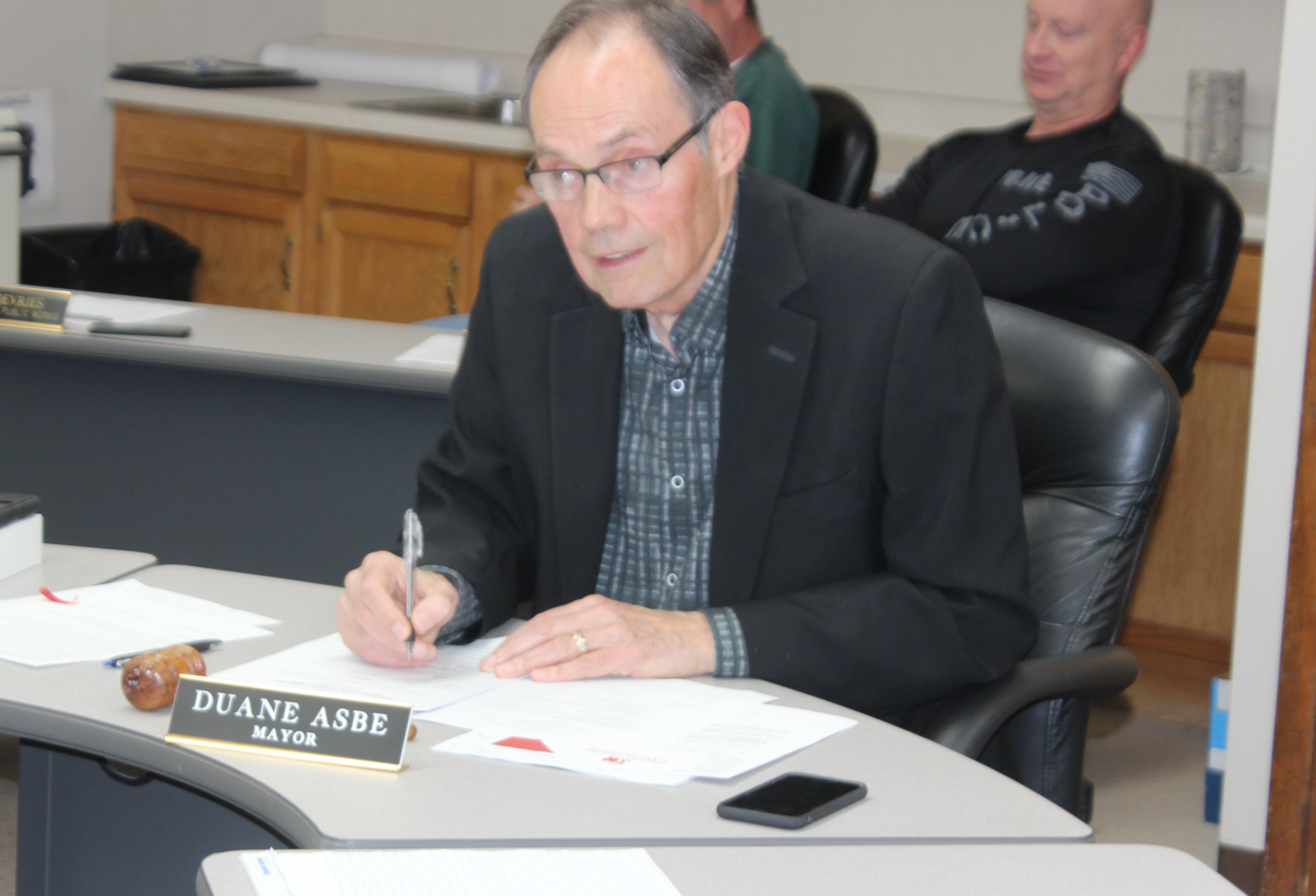 Clarion Mayor Asbe leads his final council meeting