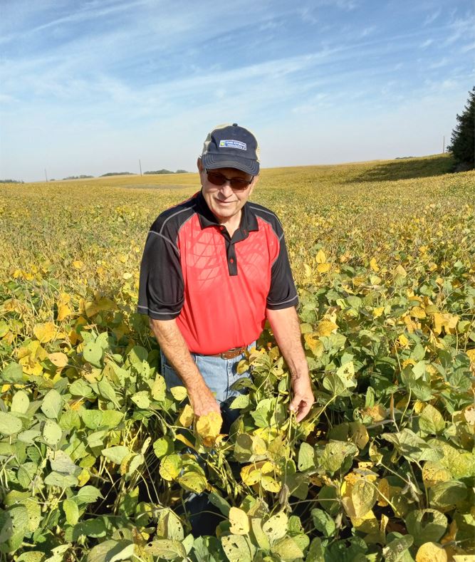 Clarion farmer named “Conservation Champion” in Iowa Soybean Association environmental program