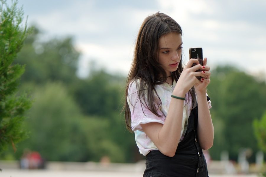 girl, taking photos, smartphone, outdoors, park, nature, trees, shortly, girl, girl, smartphone, smartphone, smartphone, smartphone, smartphone